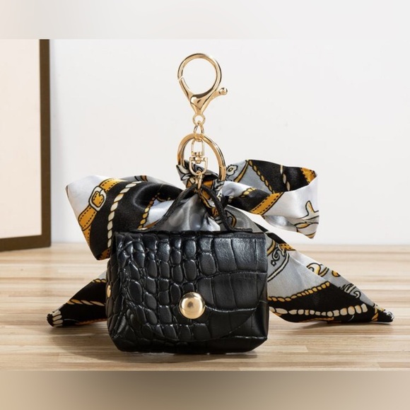 Elegant Black Croc-Embossed Keychain Pouch with Scarf - Picture 1 of 6
